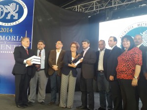 Entrega de la Memoria y Cuenta 2014 por parte de la Alcaldesa encargada Helen Fernández