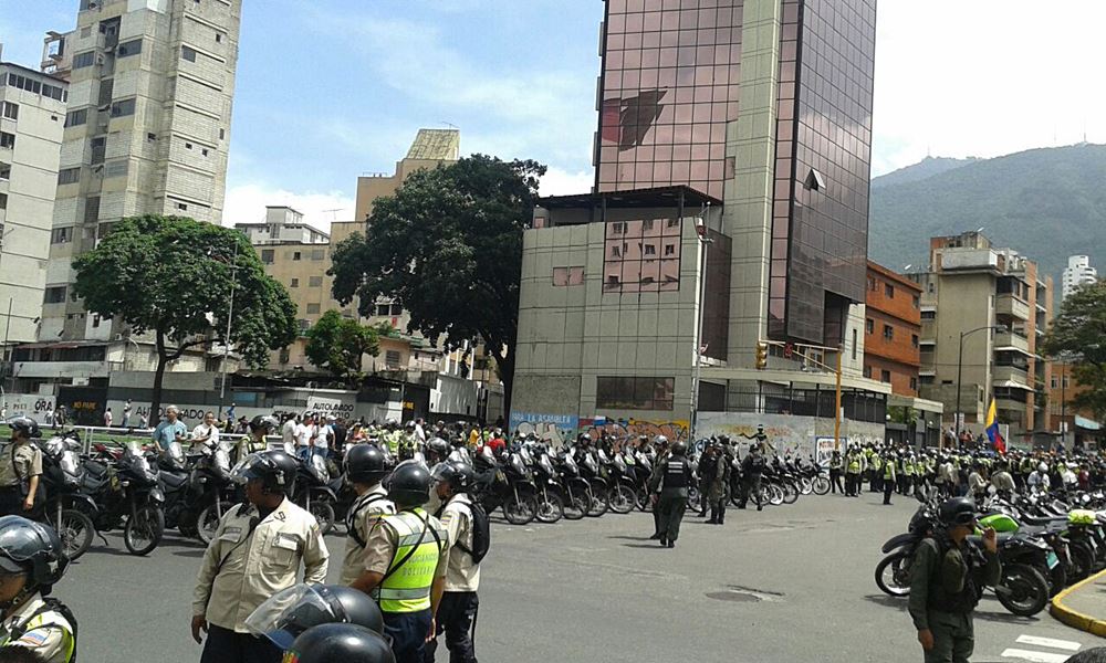 Movilización Opositora - Plaza Venezuela (10)