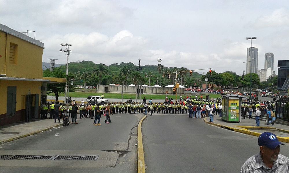 Movilización Opositora - Plaza Venezuela (13)