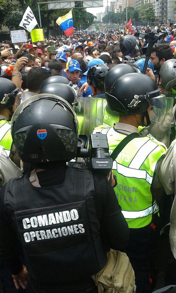 Movilización Opositora - Plaza Venezuela (15)