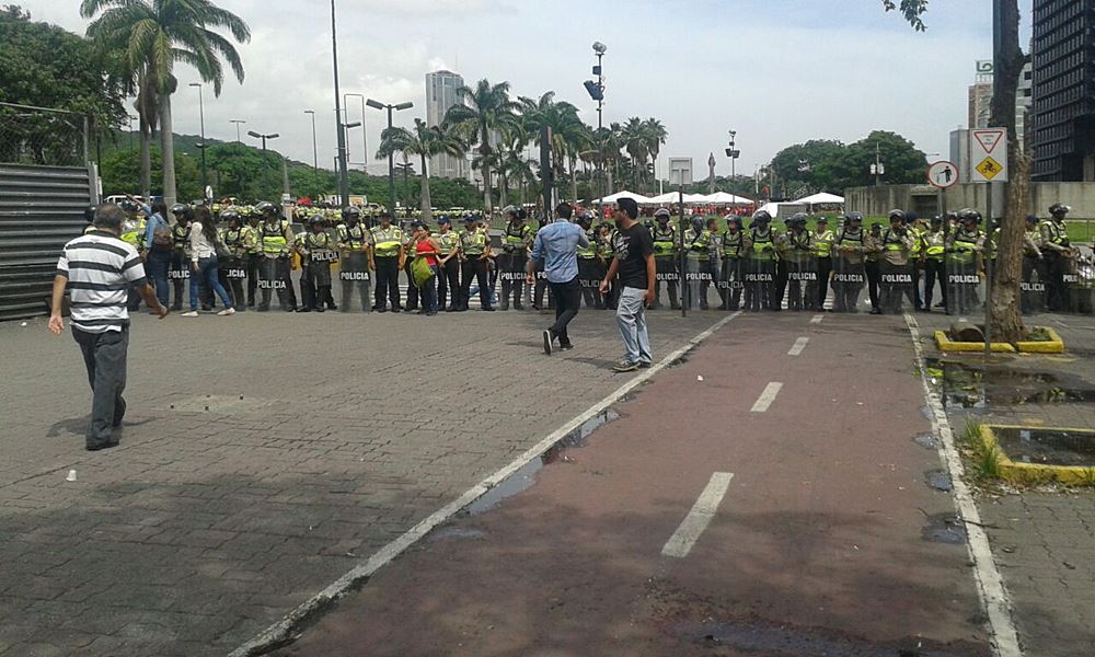 Movilización Opositora - Plaza Venezuela (2)