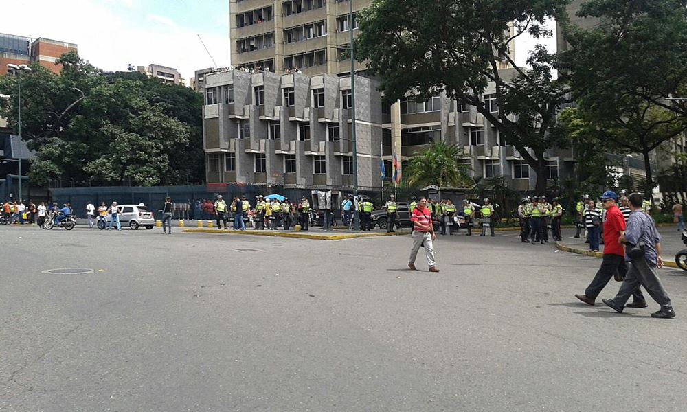 Movilización Opositora - Plaza Venezuela (8)
