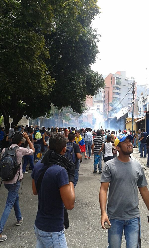 Gas lacrimogeno contra movilización opositora