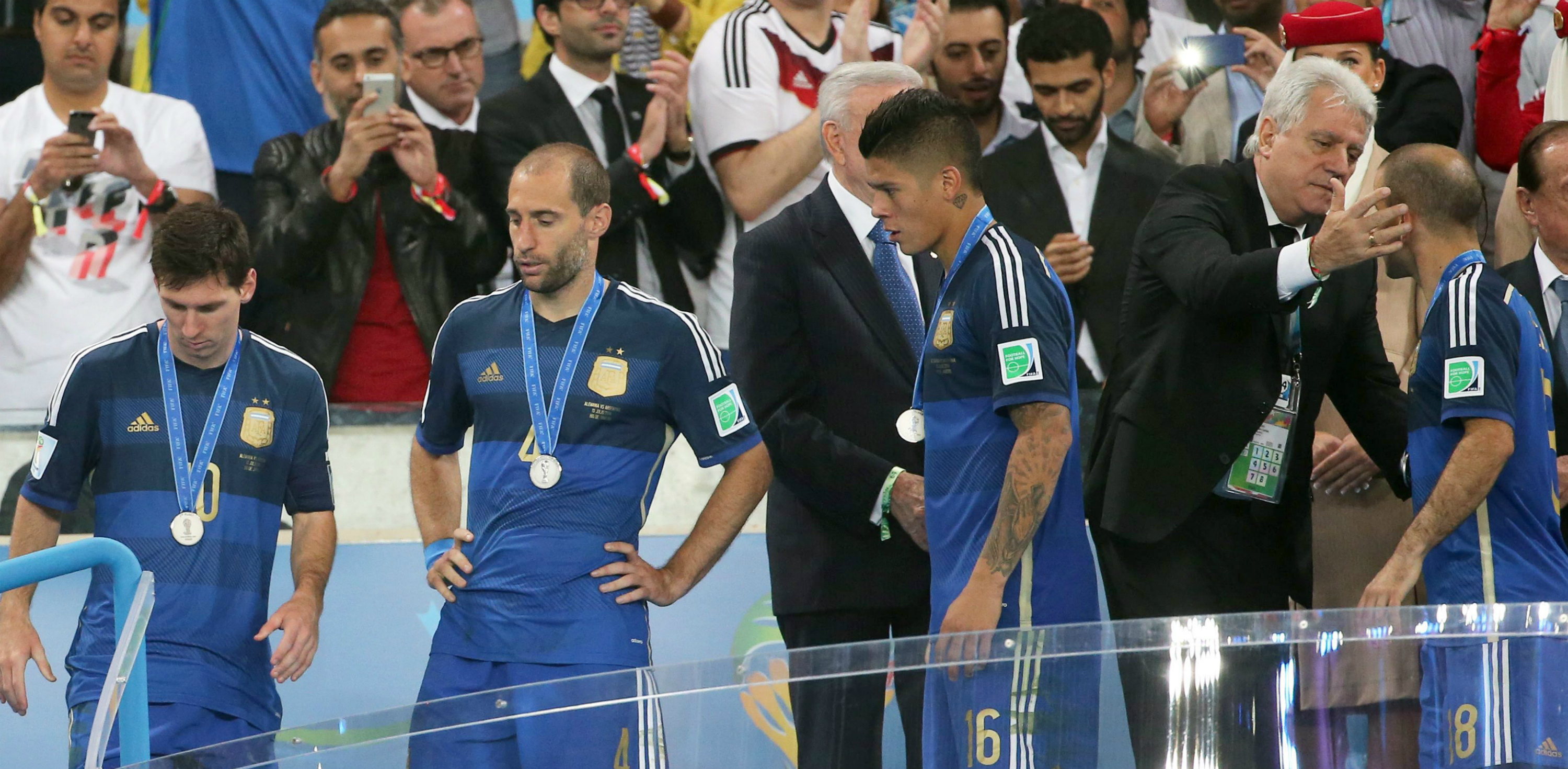 Argentina vivió en el Mundial de 2014 el maleficio del grupo F. Toda selección que comienza el torneo en el este grupo no gana la competición. Los argentinos, con Messi al frente, estuvieron a punto de romper el mal fario en Brasil 2014.EFE/EPA/DIEGO AZUBEL