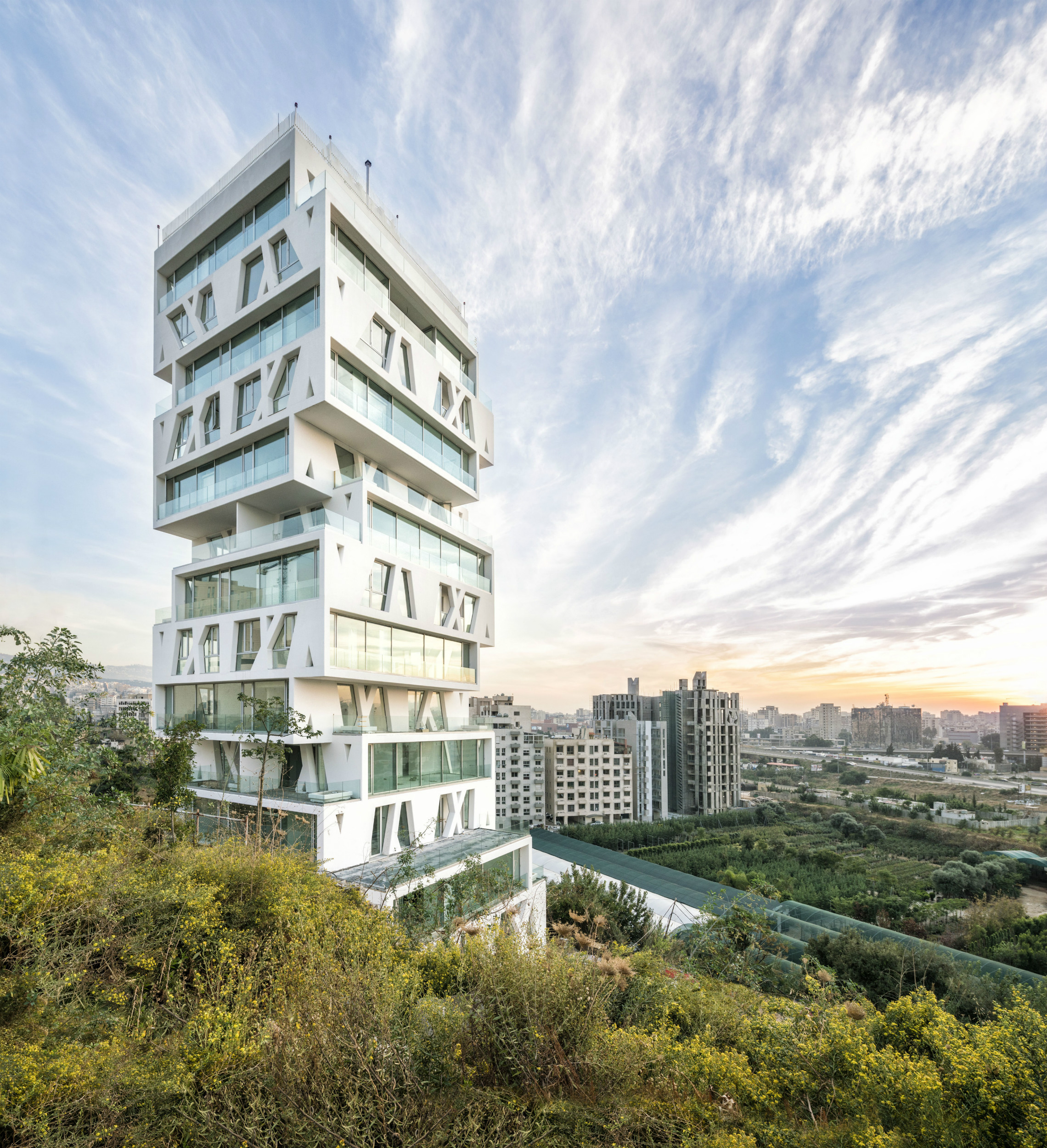 El edificio The Cube, ubicado en Beirut, Líbano consta de 14 plantas similares a cajas. Foto: Matthijs van Roon. Foto cedida por The Council on Tall Buildings and Urban Habitat (CTBUH).