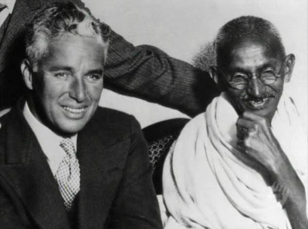 Charles Chaplin y Mahatma Ghandi