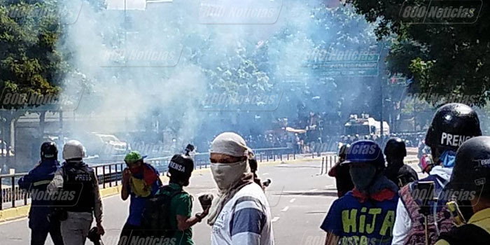 protesta bombas lacrimogenas chacaito