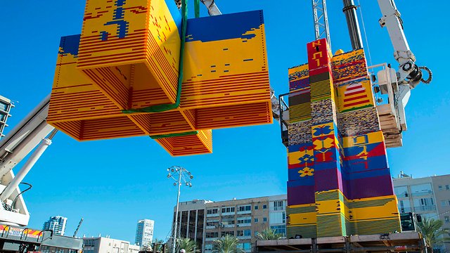 Tel Aviv trata de batir el récord Guinness de la torre de Lego más alta del mundo