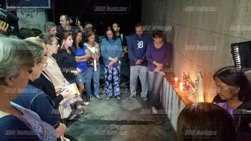 Familiares hacen vigilia en la morgue de Bello Monte - caso Óscar Pérez - Masacre el Junquito con marca de agua
