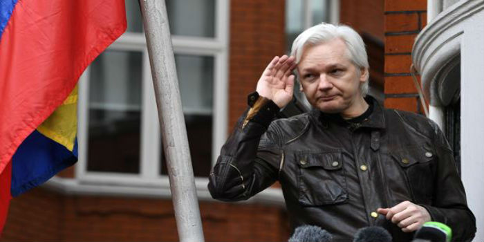 Julian Assange molestia Ecuador