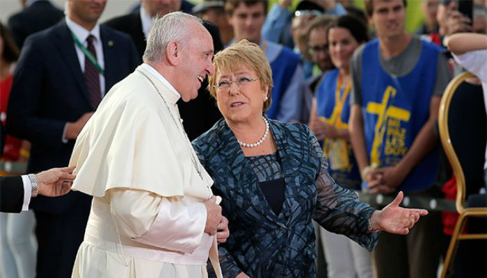 Michelle Bachelet recibe al Papa Francisco
