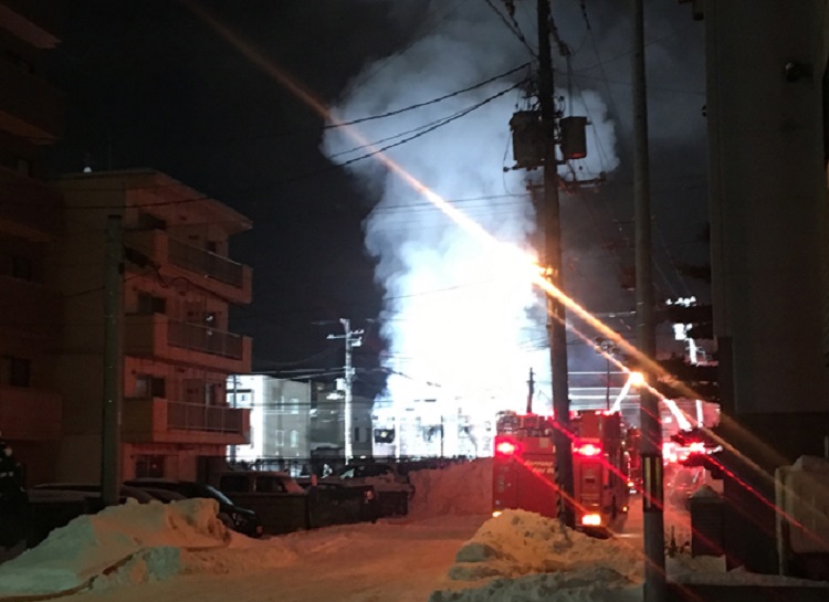 Smoke rises from a residence for elderly people in Sapporo, northern Japan, on February 1, 2018. Eleven people died after a fire broke out at a residence for elderly people with financial difficulties in northern Japan, police said on February 1. / AFP PHOTO / JIJI PRESS / - / Japan OUT