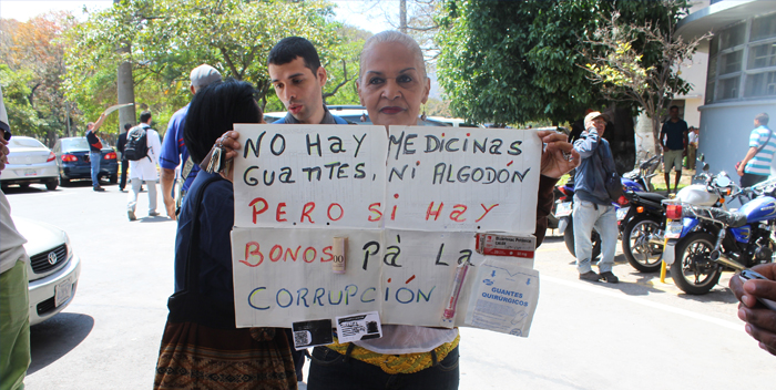 protesta hospital clinico universitario trabajadores (5)