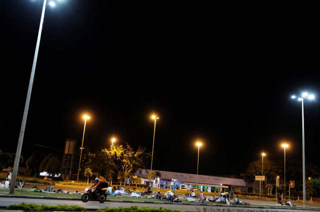 Venezuelan people sleep on the grass in front of interstate Bus Station durinh the night in Boa Vista, Roraima state, Brazil August 23, 2018. Picture taken August 23, 2018. REUTERS/Nacho Doce