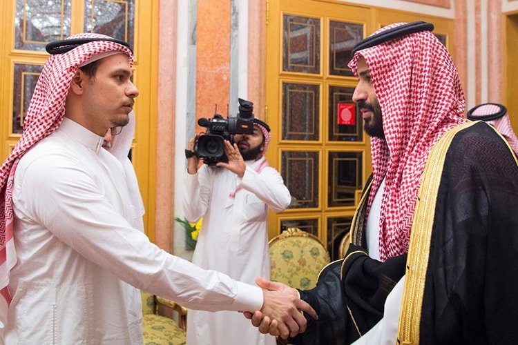El Rey de Arabia Saudita y su príncipe heredero dan el pésame al hijo del periodista Jamal Khashoggi