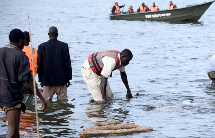 ATTENTION EDITORS - VISUAL COVERAGE OF SCENES OF INJURY OR DEATH   A rescue worker recovers a dead body of a passenger after a cruise boat capsized in Lake Victoria off Mukono district, Uganda November 25, 2018. REUTERS/Newton Nambwaya TEMPLATE OUT