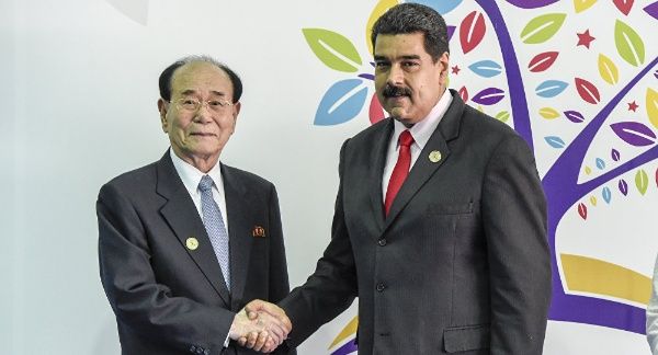 Maduro con Kim Yong-nam