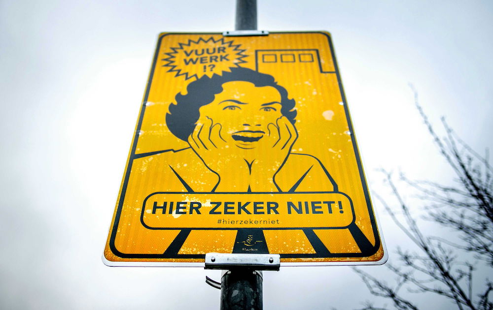 Haarlem (Netherlands), 29/12/2018.- A sign marking a voluntary fireworks free zone ('Fireworks, Certainly not here') in Haarlem, The Netherlands, 29 December 2018. In serveral Dutch cities certains area are introduced especially next to hospitals, animal shelters and zoos. (Incendio, Países Bajos; Holanda) EFE/EPA/REMKO DE WAAL