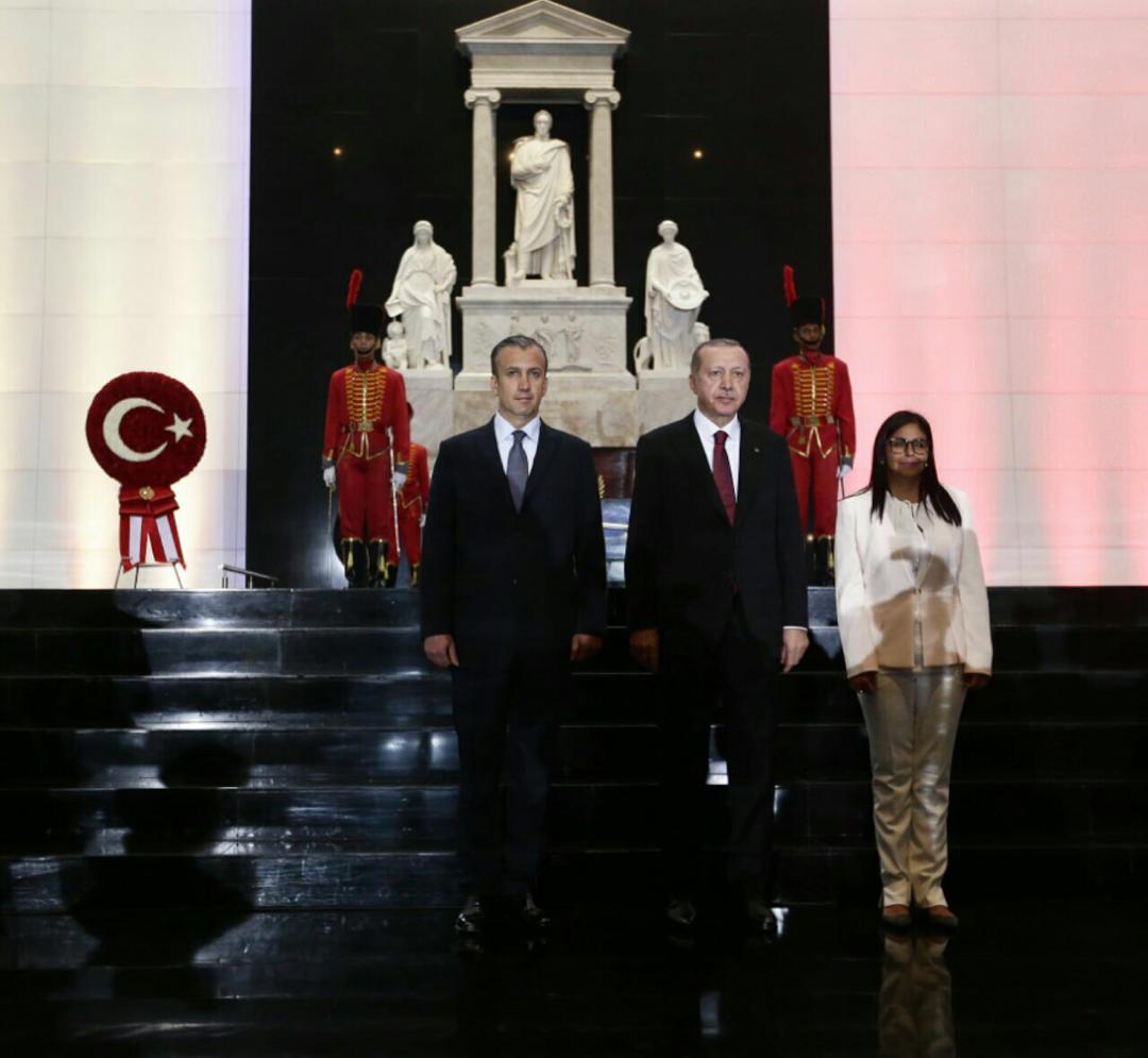 Presidente de Turquía rindió honores a Simón Bolívar en el Panteón Nacional 4