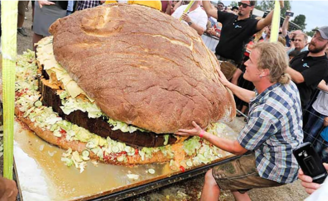 Record-Guinness-9-la-hamburguesa-más-grande
