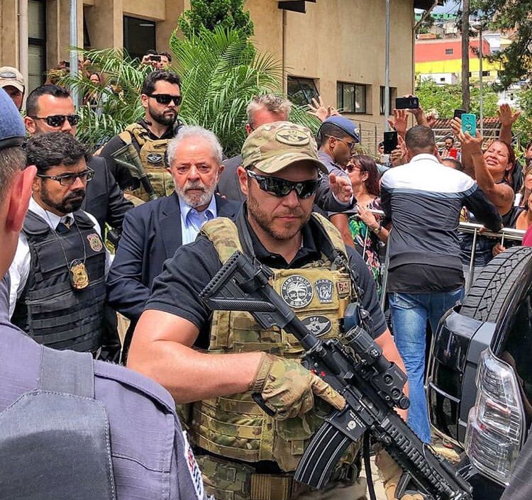 Swat Miami custodia a Lula en sepelio de su nieto