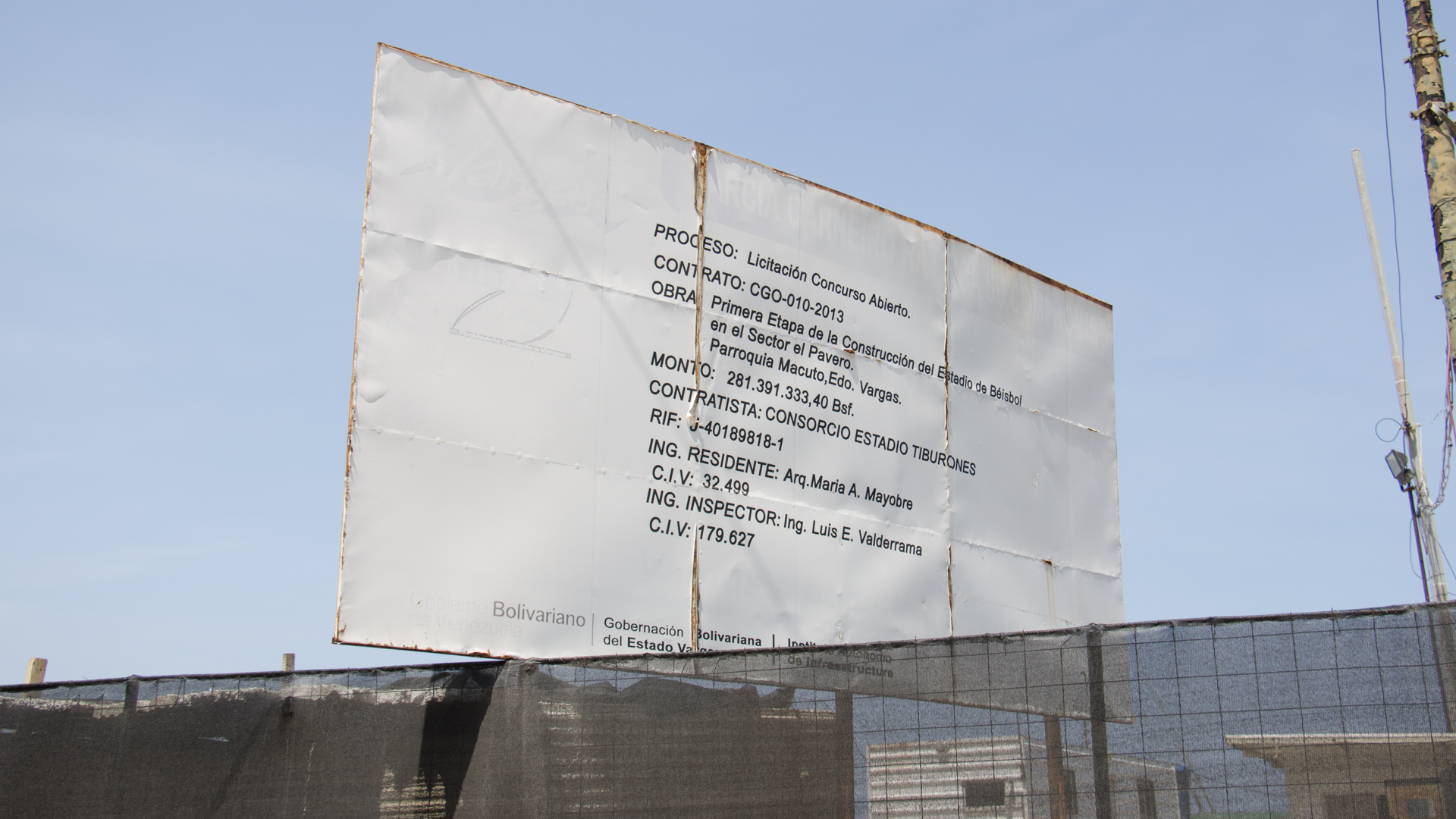 cartel informativo de la construccion del estadio carlos cafe martinez de los tiburones de la guaira