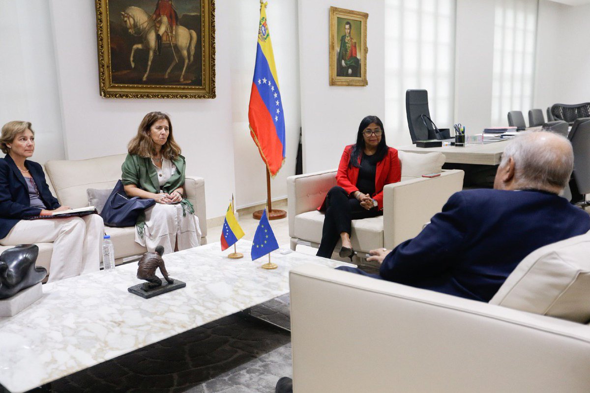 Delcy Rodríguez se reunió con el asesor de la Unión Europea Enrique Iglesias 2