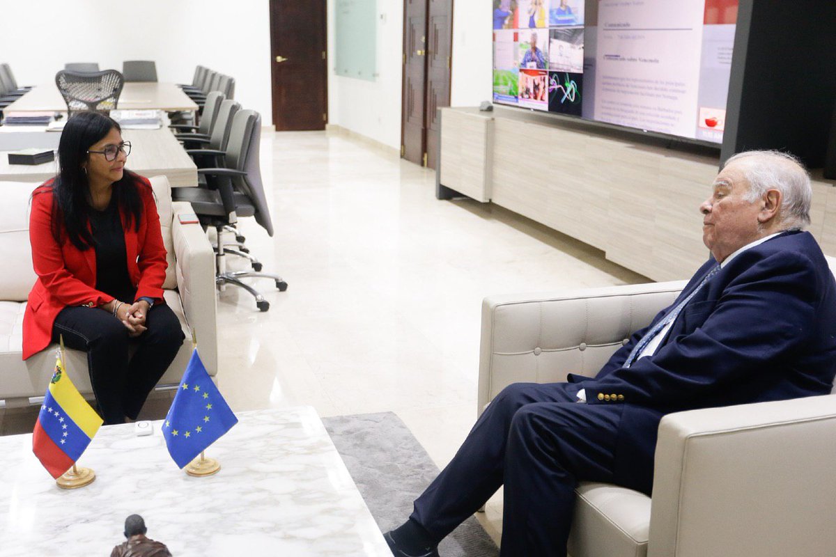 Delcy Rodríguez se reunió con el asesor de la Unión Europea Enrique Iglesias 3