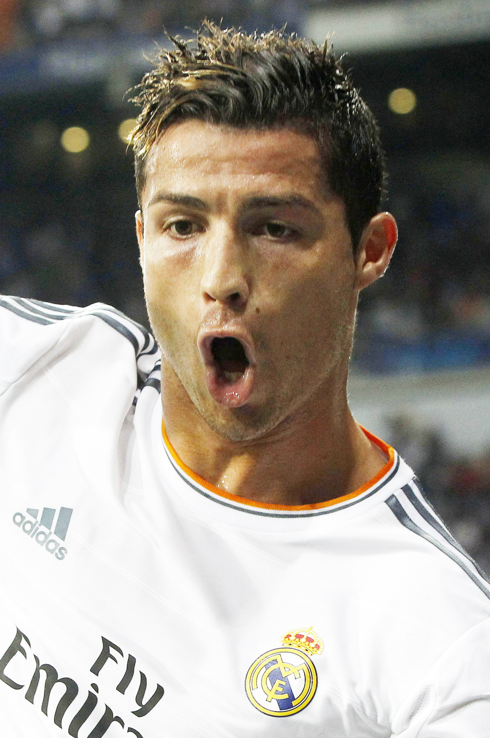 El delantero portugués del Real Madrid Cristiano Ronaldo celebra el gol marcado al Copenhague durante el partido de la segunda jornada de la fase de grupos de Liga de Campeones en Madrid. EFE/Juan Carlos Hidalgo
