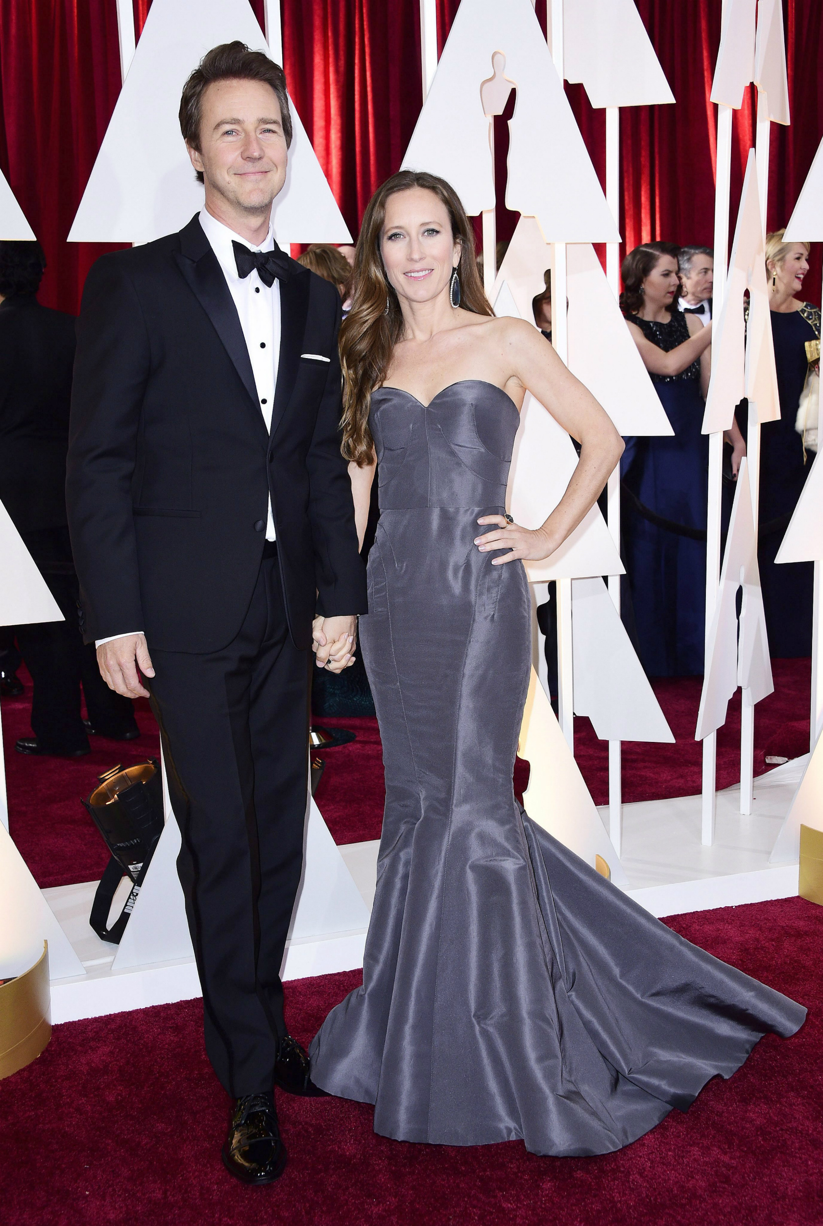 Edward Norton con su esposa en la 87 ceremonia de la Academy Awards ceremony en el Dolby Theatre de Hollywood, California, en 2015. EFE/EPA/PAUL BUCK