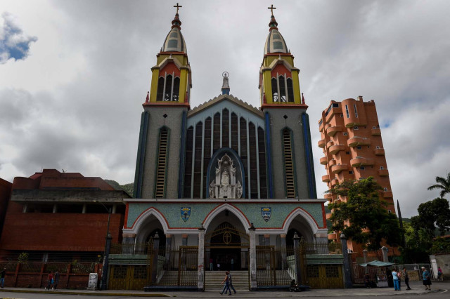 General view of La Coromoto Church, in Caracas on August 12, 2018. The shortage of cash in the country has forced churches to accept 'plastic money' for the tithe. Demoting the Christian mandate of discretion, many faithful enter the sacristy and use their debit or credit cards, revealing their name, ID number and amount of the tithe. / AFP PHOTO / Federico PARRA