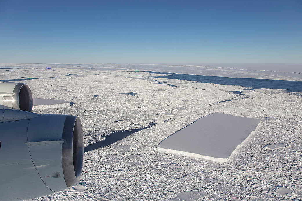 Iceberg rectangular en la Antártida