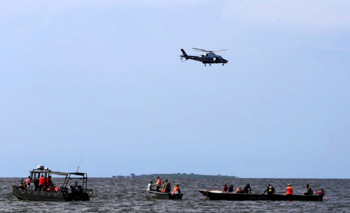 Rescue and recovery missions search for the bodies of dead passengers after a cruise boat capsized in Lake Victoria off Mukono district, Uganda November 25, 2018. REUTERS/James Akena