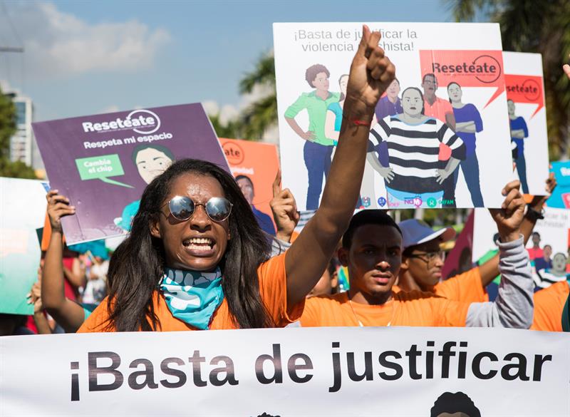 Protesta contra la violencia contra la mujer en Santo Domingo. Foto: EFE