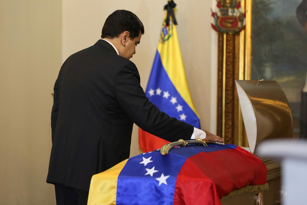 Maduro en féretro de Alí Rodríguez Araque