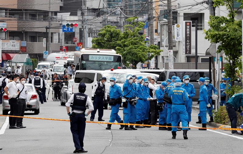 Un ataque con cuchillos a colegialas ocasiona 2 muertos y 17 heridos en Japón