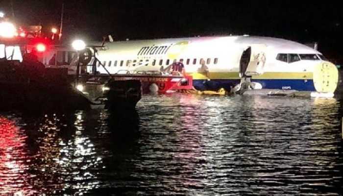 Boeing 737 se sale de la pista y acaba en un río en Florida_opt (1)