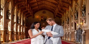 El príncipe Harry y Meghan Markle presentan oficialmente a su primer hijo