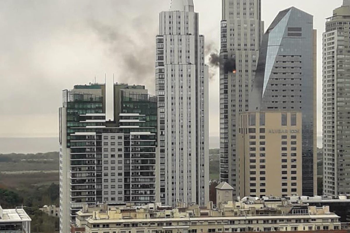 Reportan incendio en el segundo edificio más alto de Buenos Aires - Puerto Madero 3