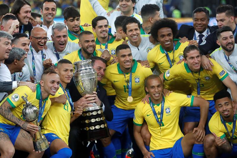Bolsonaro y selección de brasil