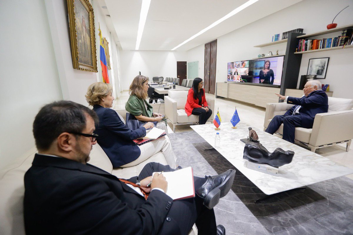 Delcy Rodríguez se reunió con el asesor de la Unión Europea Enrique Iglesias 4