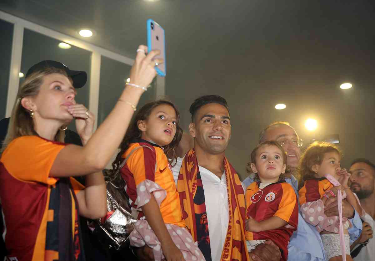 Falcao es recibido en el Galatasaray