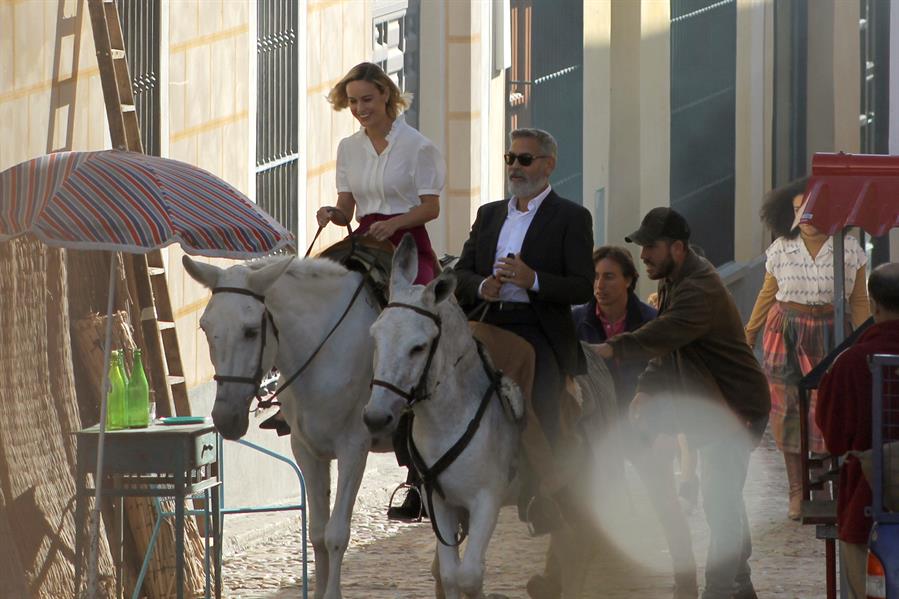 George Clooney en burro