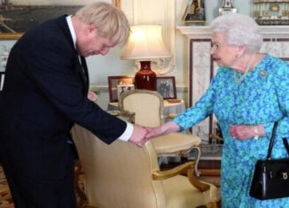 Reina Isabel y Boris Johnson