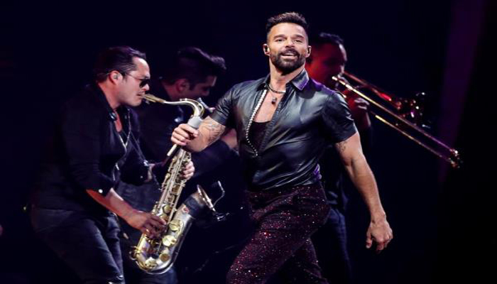 Resultado de imagen para Ricky Martin provoca al "monstruo" en difícil noche inaugural de Viña del Mar