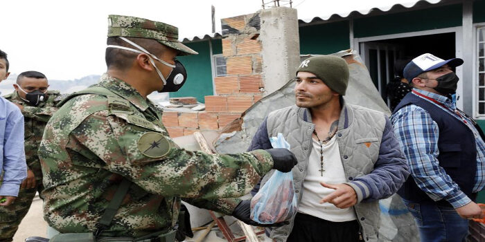 Ejército colombiano ayuda