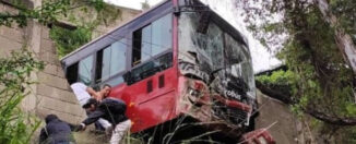 Al menos cinco heridos dejó choque de un Metrobús