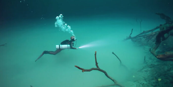Encuentran nuevas piscinas de salmuera bajo en el mar rojo