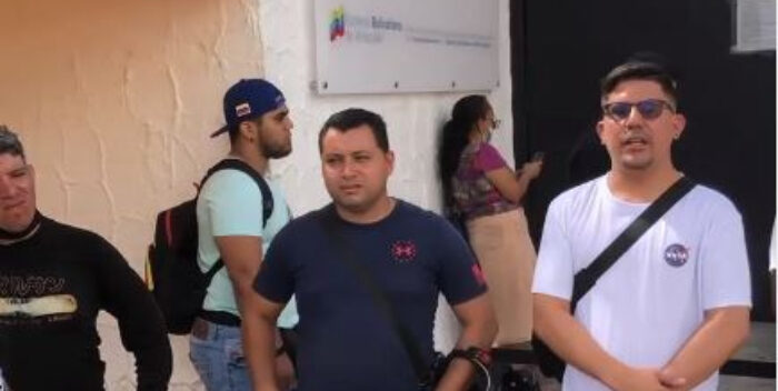 +VIDEO _ Venezolanos en Santo Domingo exigen soluciones ante la Embajada