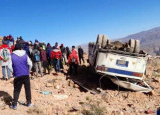 Bolivia _ Accidente de un bus dejó al menos un muerto y 20 heridos